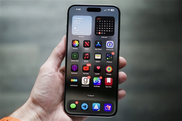 蘋(píng)果又?jǐn)D了一次牙膏：iPhone 17系列升級(jí)無(wú)線充電
