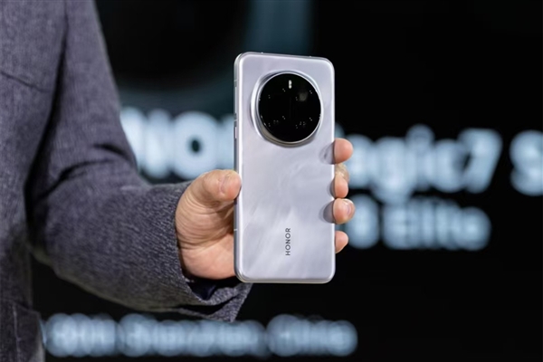 榮耀Magic8 Pro首曝：驍龍8 Elite 2+3D人臉識(shí)別 行業(yè)唯一