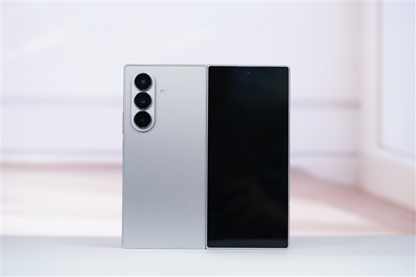 打破折疊屏脆弱魔咒！三星Galaxy Z Fold7通過彎折測(cè)試：裝甲折疊鉸鏈立大功