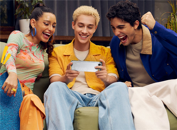 續(xù)航怪獸！真我15000mAh電池概念機(jī)亮相：比充電寶還猛