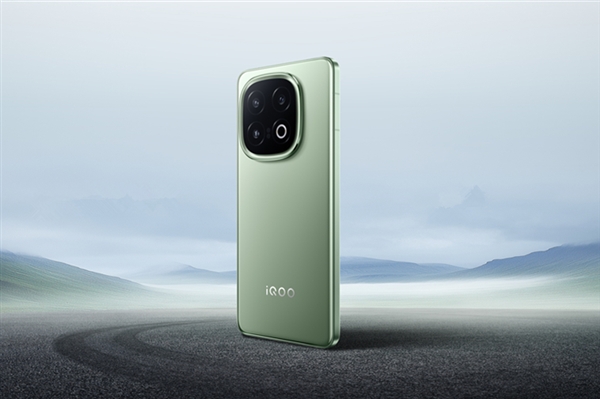跳過(guò)14！iQOO 15提前預(yù)熱：頂級(jí)2K屏性能旗艦