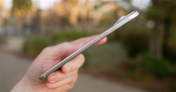 5.5mm蘋果史上最薄手機！iPhone 17 Air電池實物曝光：僅2900mAh